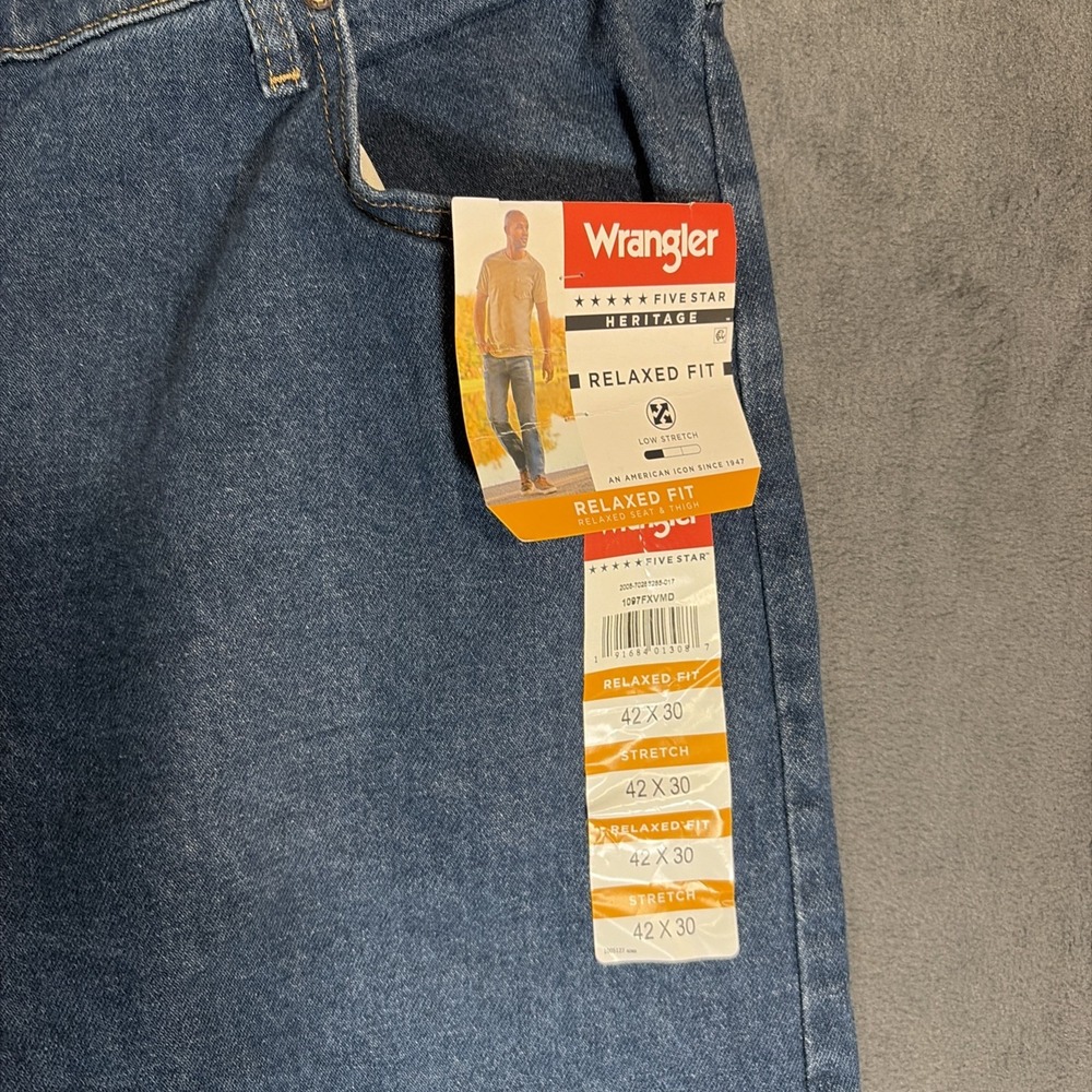 Wrangler Five Star Mens Relaxed Fit 42x30 Dark Wash Denim Blue Jeans NWT - Picture 4 of 8